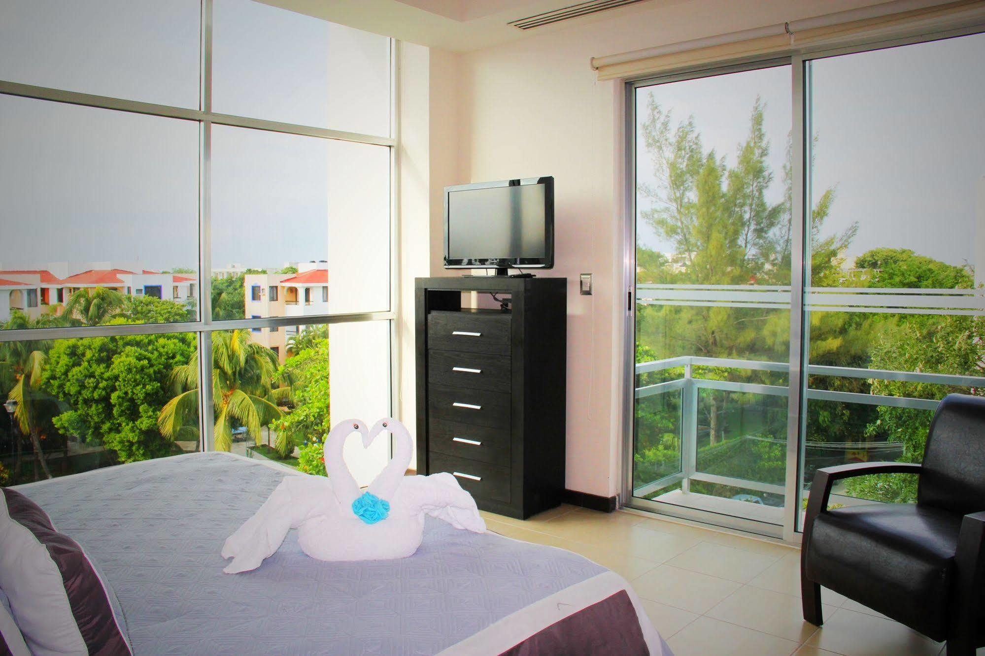 Condoplaza San Pedro Playa del Carmen Esterno foto