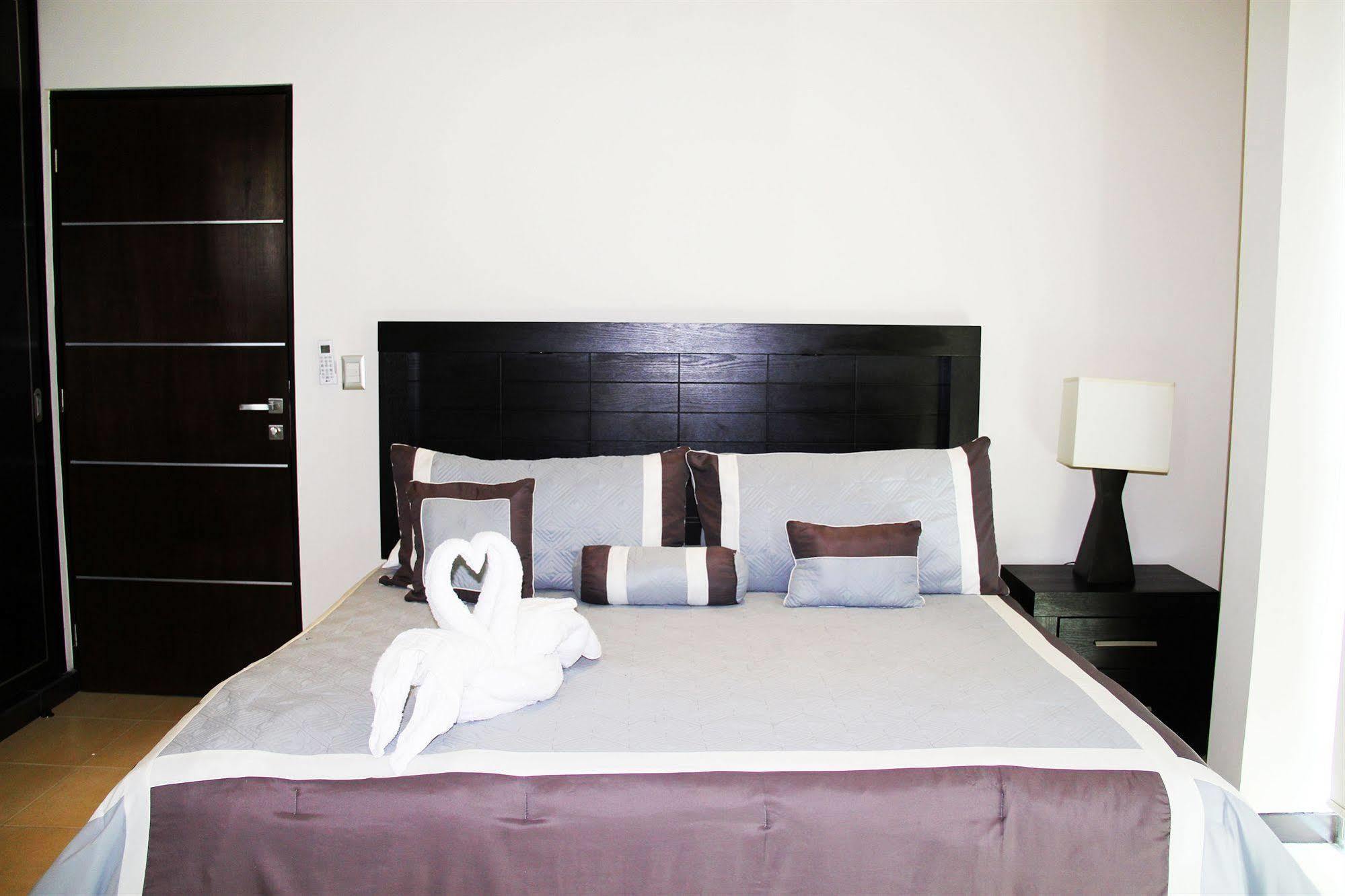 Condoplaza San Pedro Playa del Carmen Esterno foto